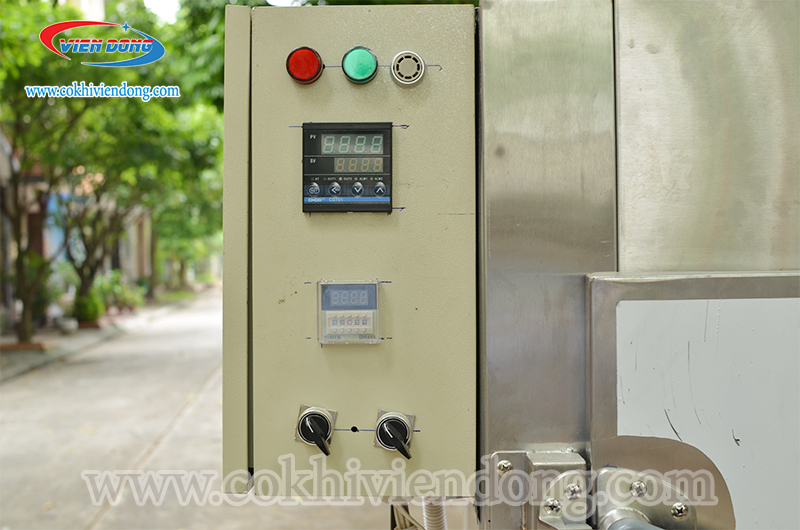 Bảng điện điều khiển của máy sấy thực phẩm công nghiệp